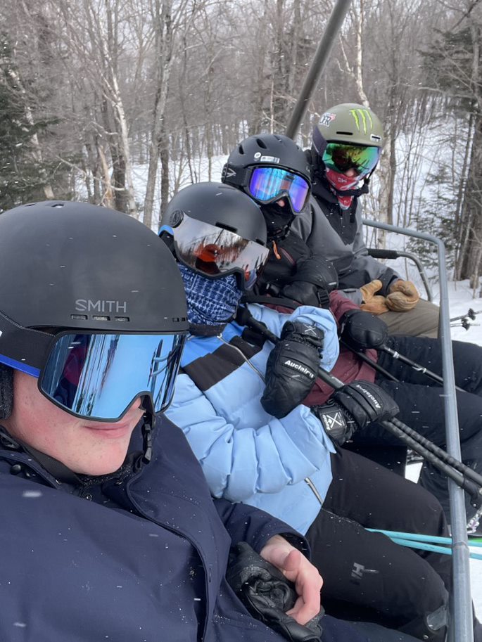 Élèves en voyage de ski